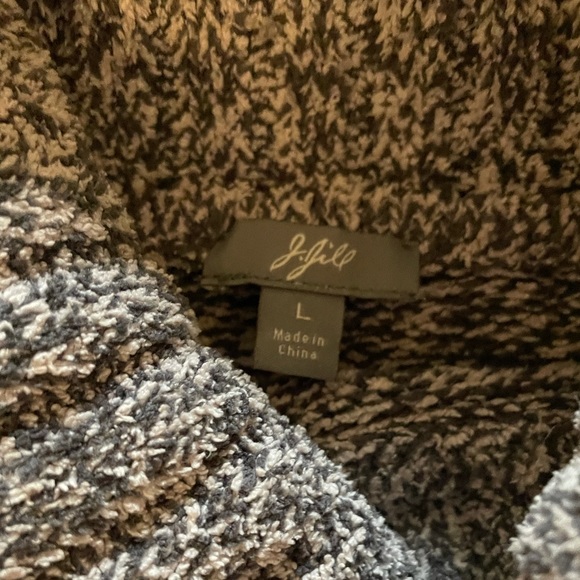 Two Sweaters Size L - Picture 3 of 3